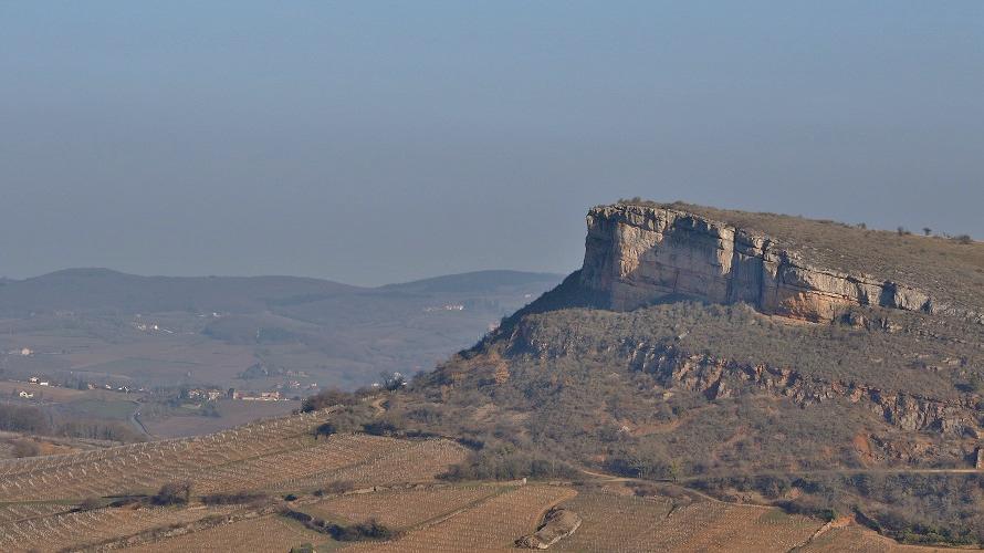 Vue sur la roche de Vergisson